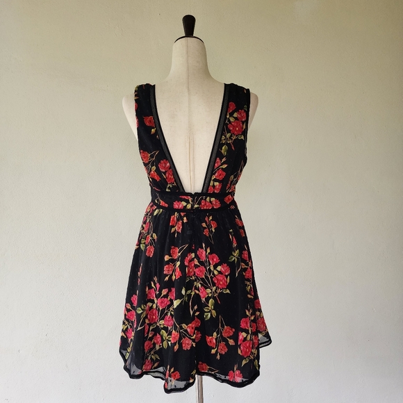 Revolve NBD Mini-A-Line Dress Isaac Red Floral Deep V-neck Cocktail - Picture 5 of 10